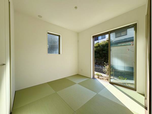 リビング横には約4.5帖の和洋室が隣接します