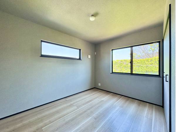 高台ですので、窓から望む気持のいい景色です