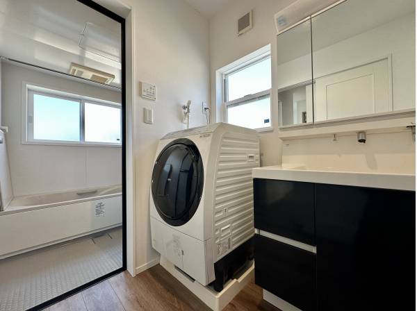 パウダールームとバスルーム