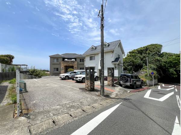 敷地内には広いカースペースも確保できそうですね