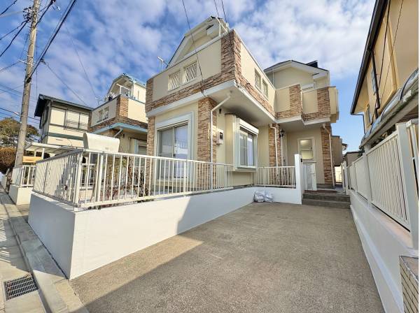 車庫は１台駐車可能です