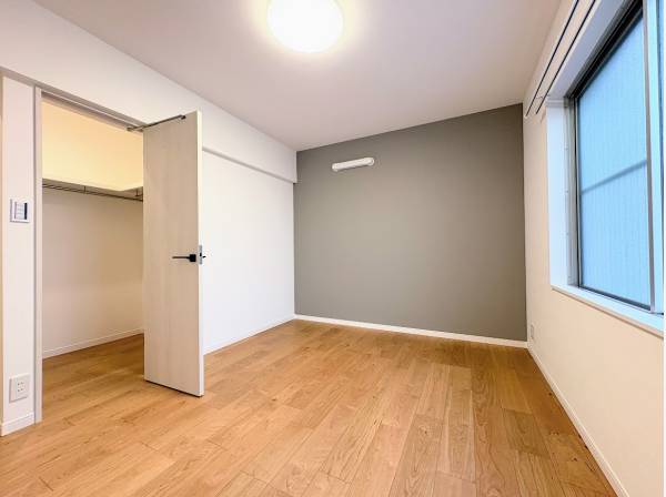 収納も安心の洋室