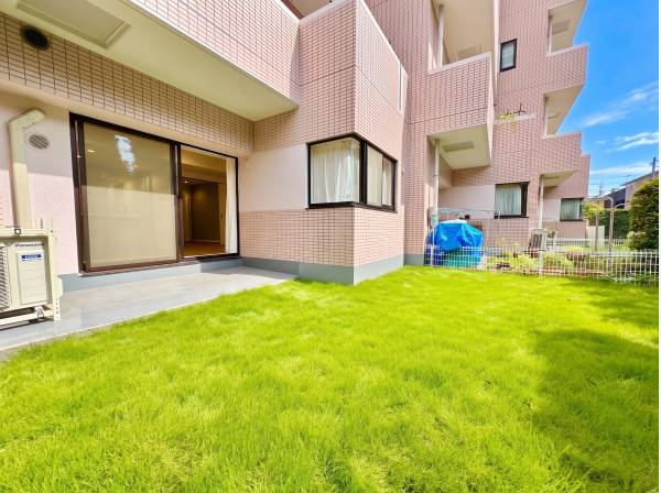 芝生は張り替えました！ペットも喜びそうです！