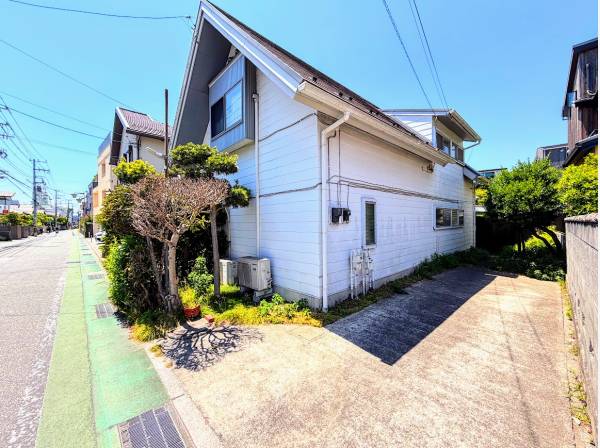 前面道路も広いのでアクセスはスムーズです