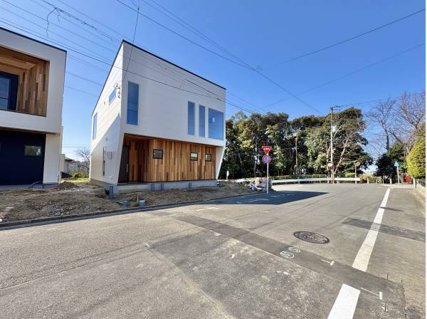 時間や季節とともに、その変化を暮らしの中で味わっていけるような一邸です