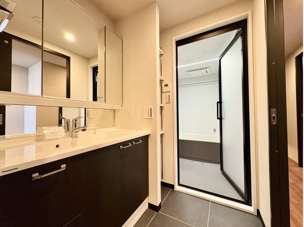 黒と白を使ったコントラストが際立つデザイン