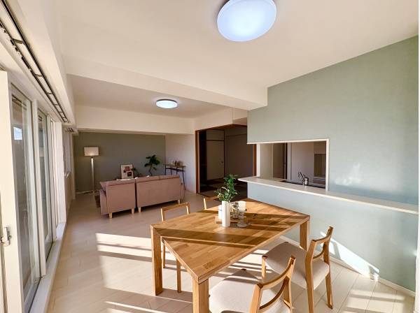 日当たりがよく、窓を開けると爽やかな風が住宅を通り抜けます