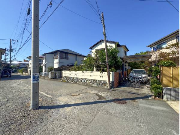 普通車、大型車も問題なく通行可能です。
