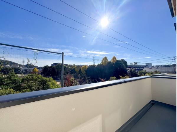 遮る建物のない3階からの眺望 四季の彩りが愉しみですね