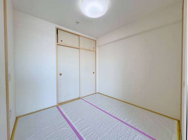 こちらは約4.5帖の和室となります