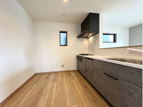 ゆとりあるスペースのキッチン