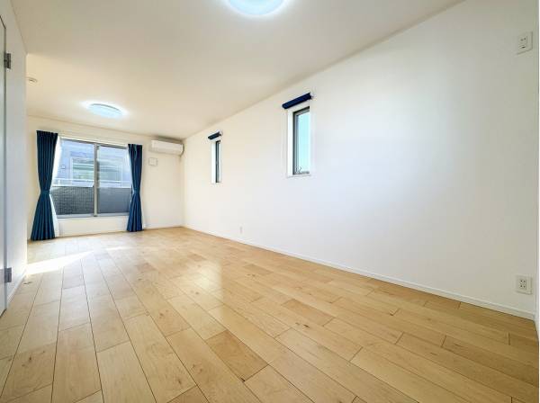 床暖房が完備されたマスターベッドルーム