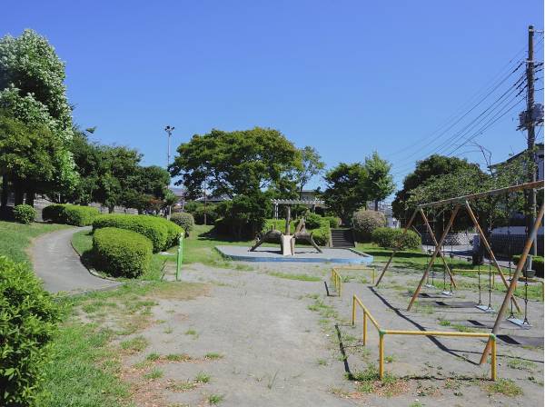 天岳下公園まで徒歩8分（約600m）
