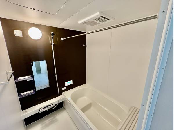 お風呂には浴室乾燥機が付いております！