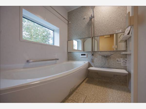 一日の終わりを癒す、やわらかな浴室。