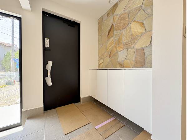 玄関から拘り感じるお洒落な住まい