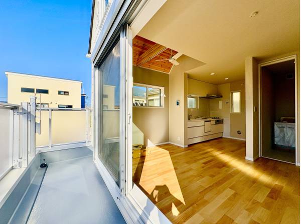 バルコニーもご覧の広さがあります