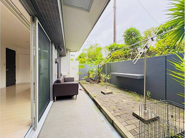 お庭付きのお部屋になります！
