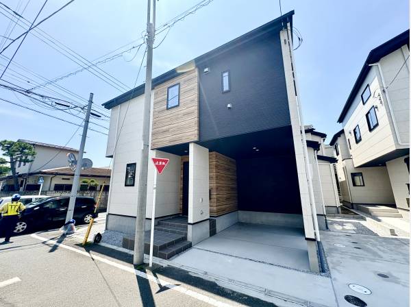 ビルドインガレージの住宅になります
