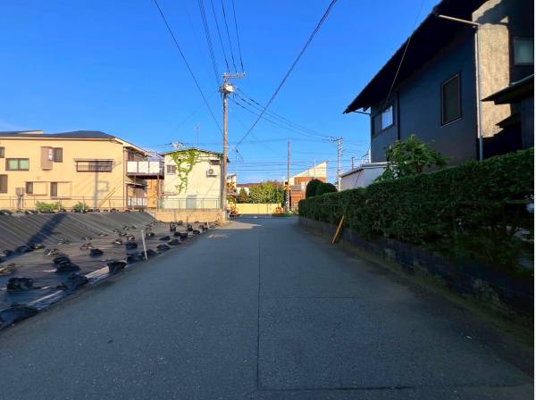 面している通りも約5.5mと広々としており、お車も安心！