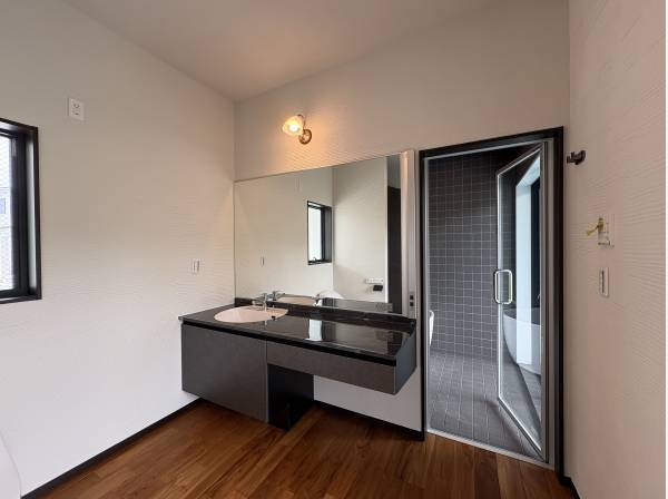 ワンメイクの洗面化粧台です