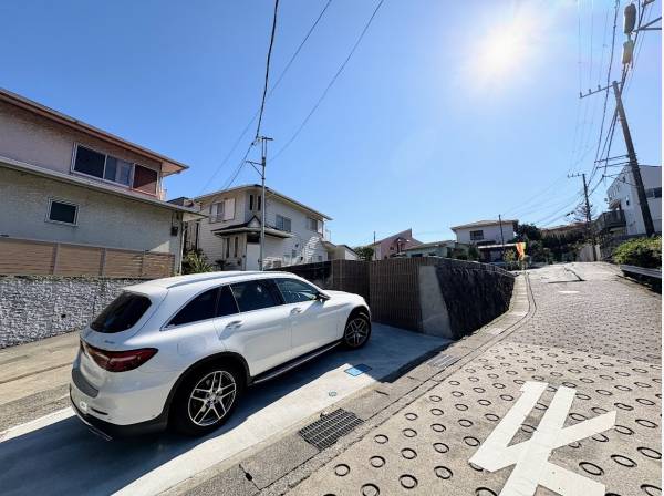 カースペースも1台ゆとりをもって停めることができます