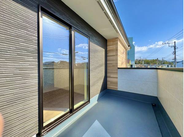 大きなバルコニーです。