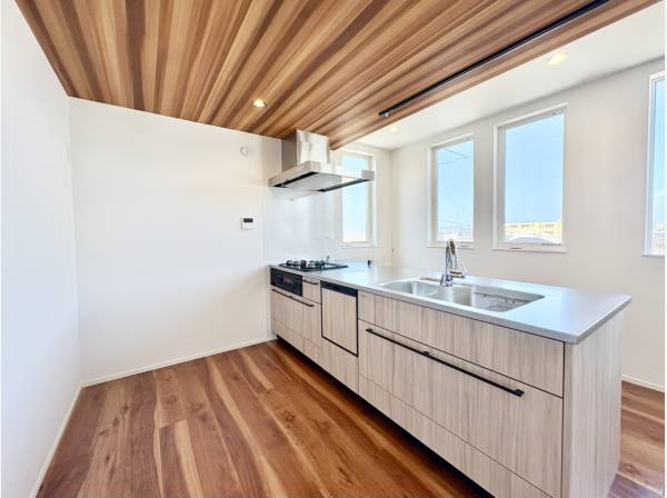 開放感を感じられるキッチンスペース