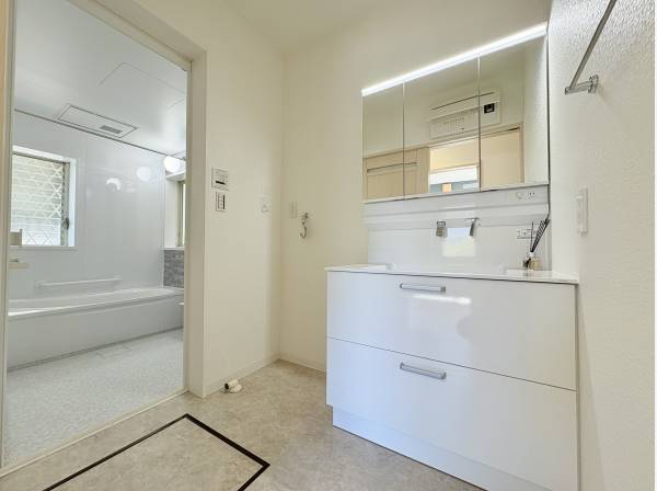 鏡が広く使えるサリタリースペース