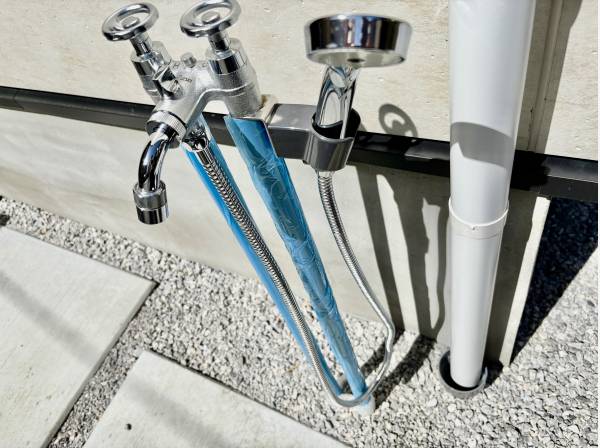 庭にはシャワーがいております。湘南らしい暮らしが出来ますね！