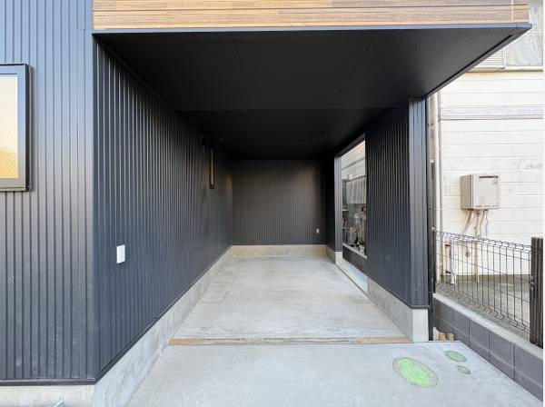 ビルトインタイプのガレージ付き