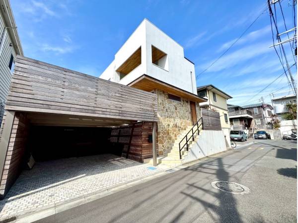 車庫スペースもございます