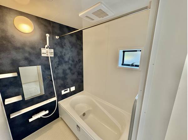 お風呂には浴室乾燥機が付いております！