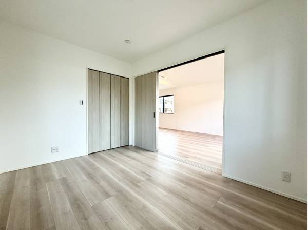 LDK横の洋室、子ども部屋などに。