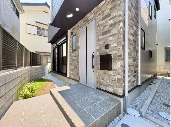 住まいの顔となる、ゆとりと開放感を備えた玄関