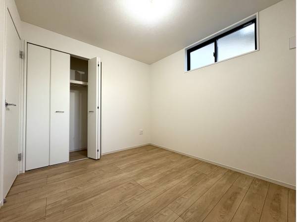 クローゼット完備で暮らしをすっきり整えられる一部屋