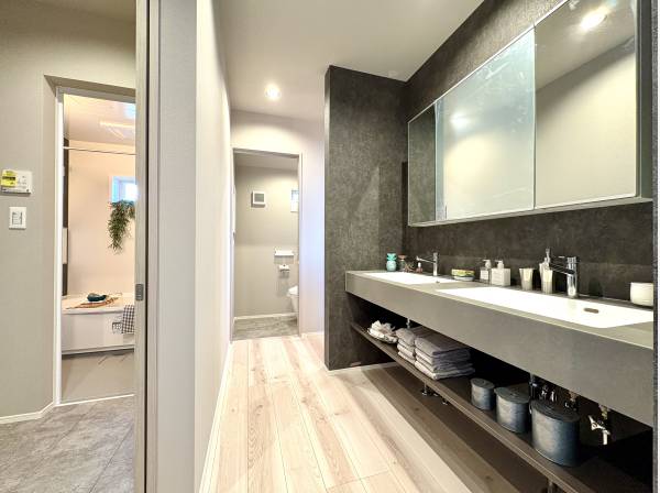 パウダールームもゆとりの空間です。