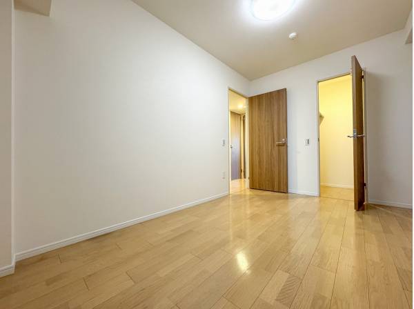 WICが完備された約7帖のベッドルーム