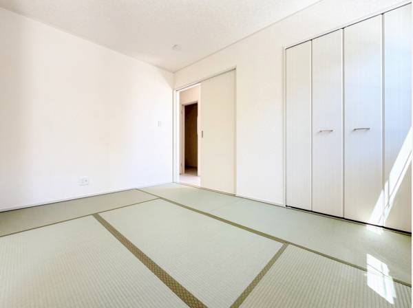 《6帖和室》ごろりと寝転がれる場所があるのは嬉しいですね