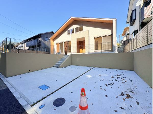 カースペースもしっかり2台分完備