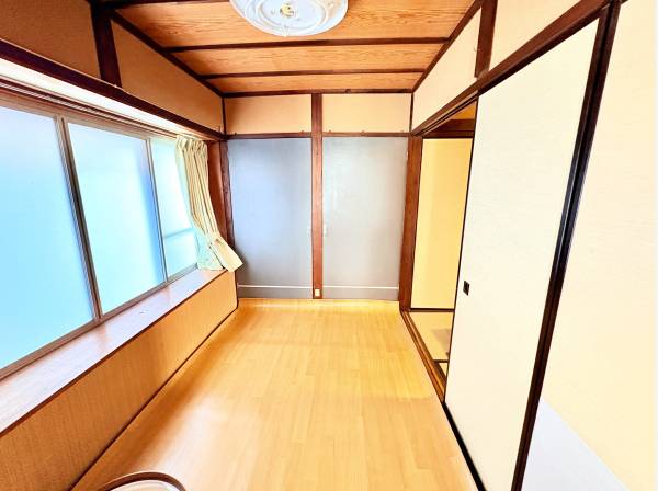 陽当たり良好な広縁のある和室！ゆったりとした時間が流れます