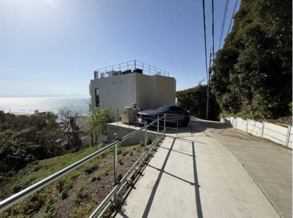 上側の道路部分、現地は、画像左側部分です。