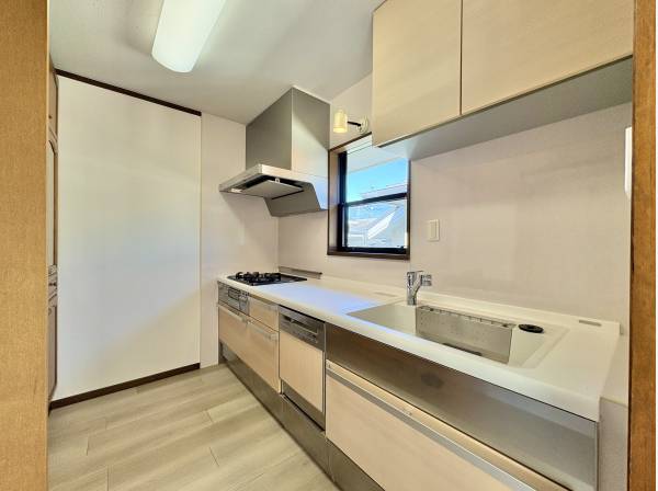 家族の繋がりを育むキッチン、まさに家の中心です