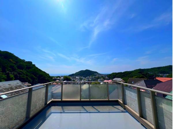 約5.5帖の開放的なルーフバルコニー！！