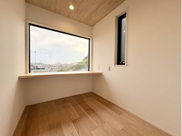 書斎スペース江の島を眺める空間