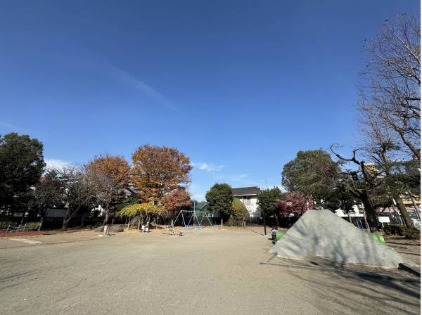 ふじ公園まで徒歩3分（約210m）