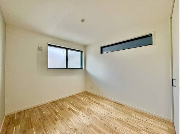 ２面の採光で明るい居室に