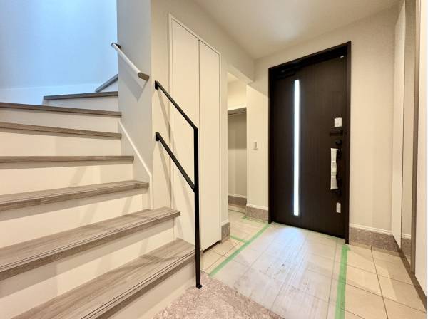 明るい玄関スペース