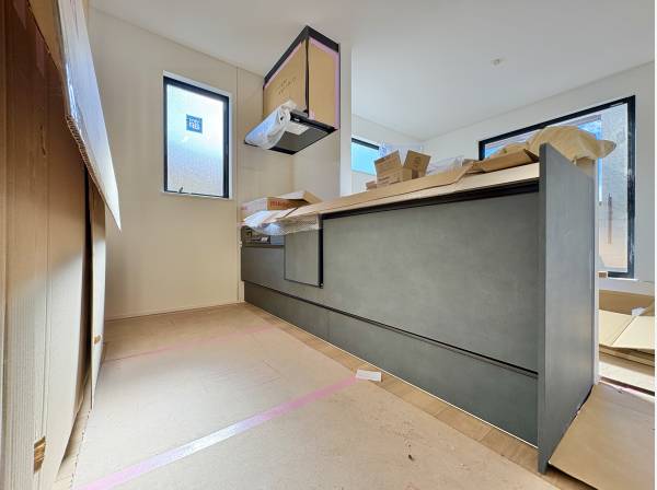 キッチンにはカップボードを設置。