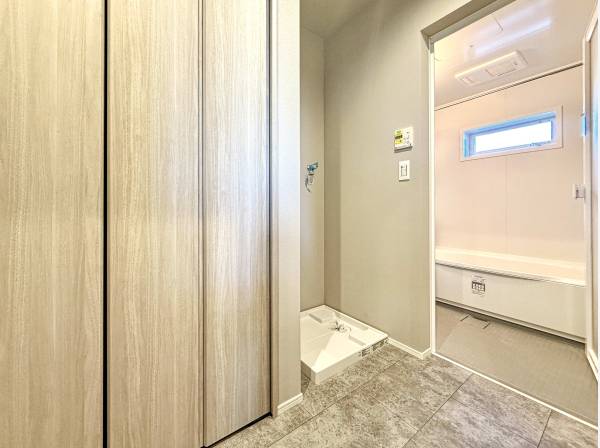 サニタリールーム＆バスルーム